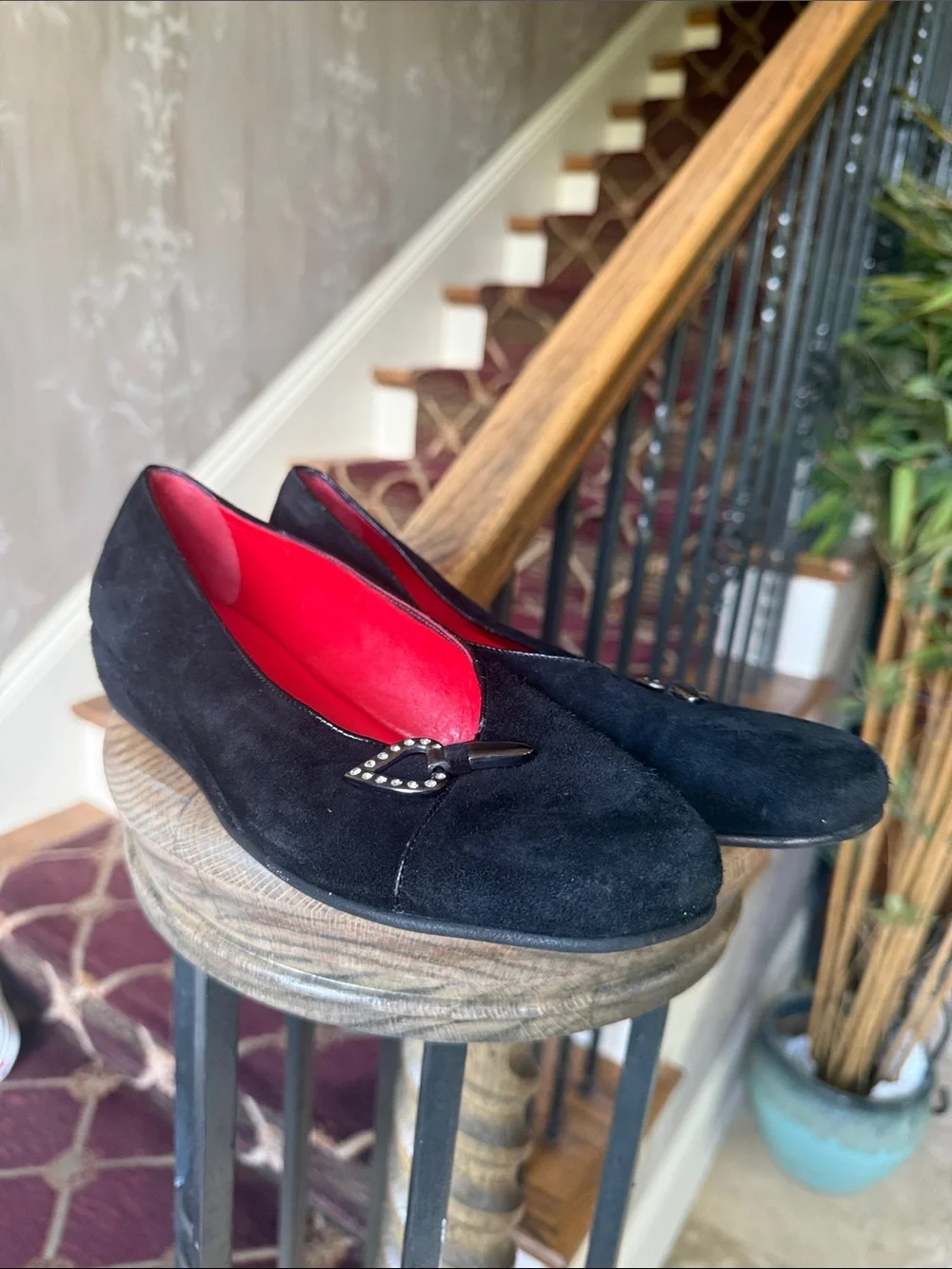 AMALFI by RANGONI ladies black Swede pumps made in Italy size 8